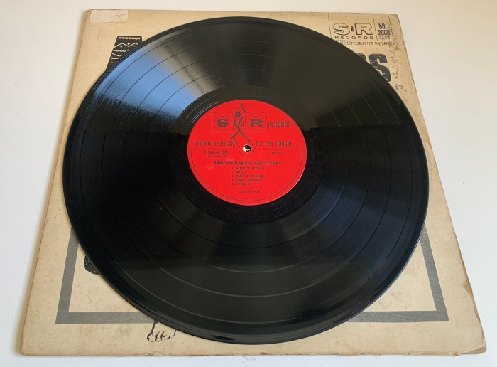 SETH KOBLA LADZEKPO, ALFRED KWASHIE LADZEKPO, HEWITT PANTALEONI - AFRICAN DANCES & GAMES - Imagem 3